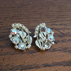 Clip On Earrings - Vintage